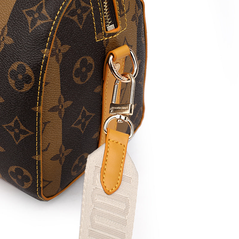 POCHETTE LOUIS VITTONS EN CUIR - IMPERMEABLE A L'EAU