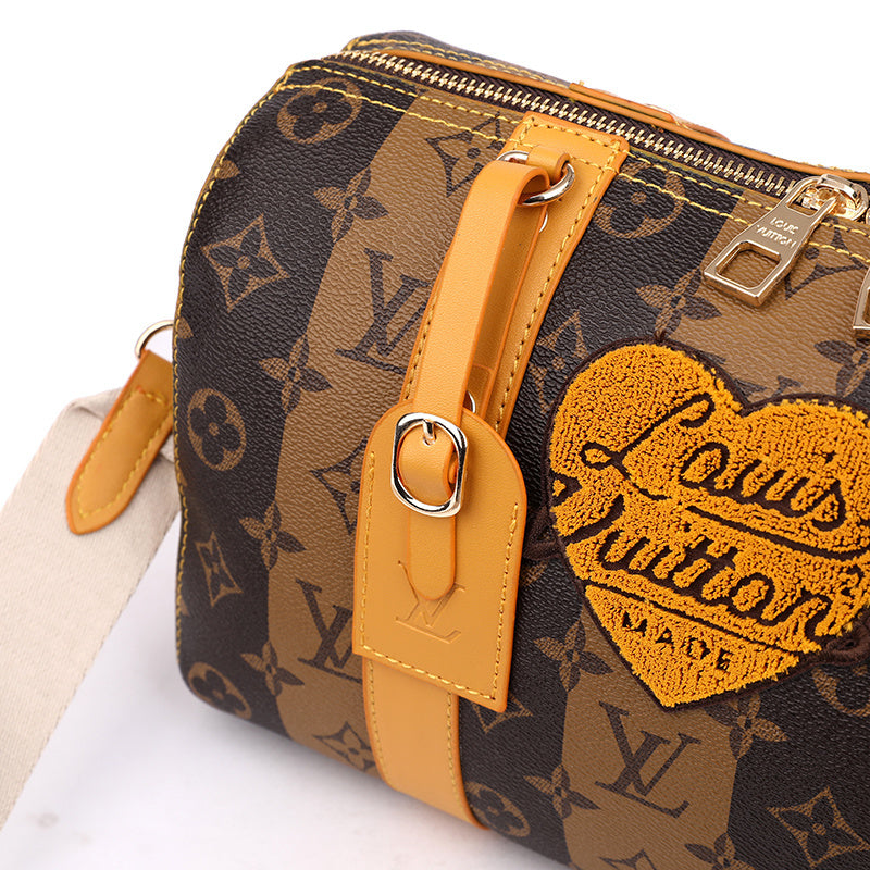 POCHETTE LOUIS VITTONS EN CUIR - IMPERMEABLE A L'EAU